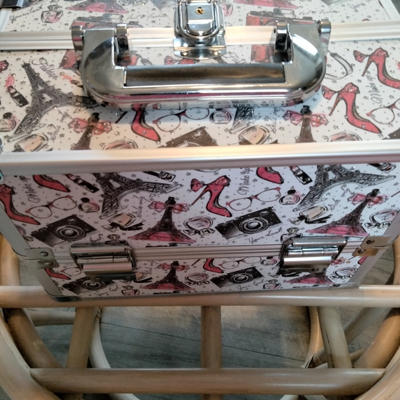 Other - Chic Parisian Print Makeup Case Fashion Paris Fun